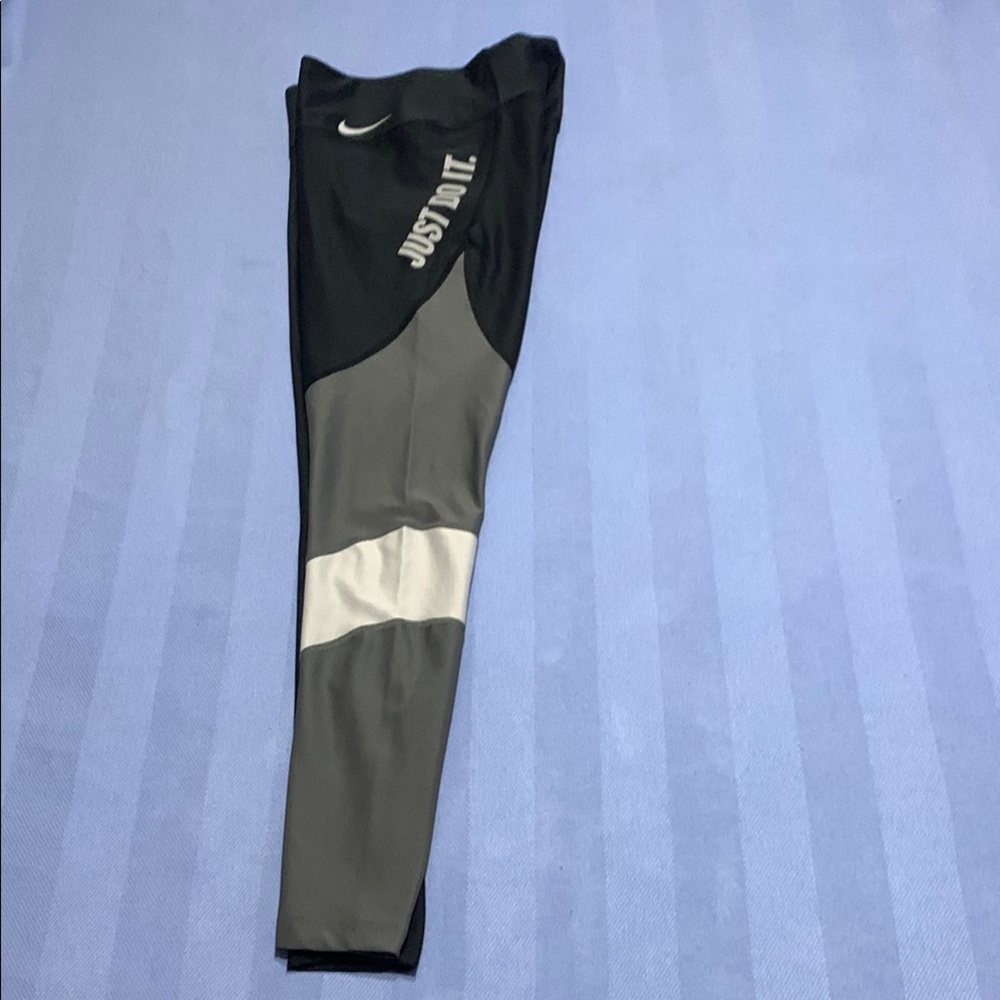 NEW NIKE WOMEN'S POWER GRAPHIC COLOR BLOCK TIGHTS BLK/GRY SZ SMALL (933785 010) - Picture 5 of 6